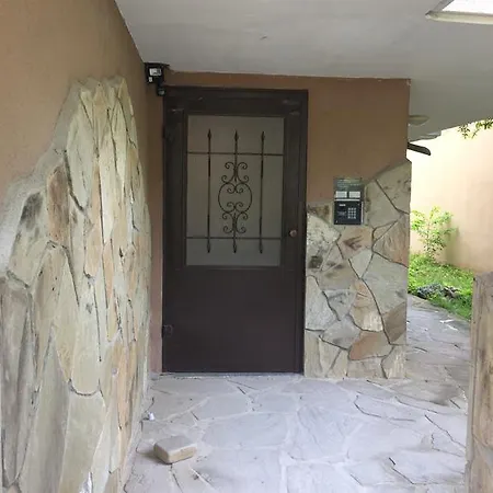 Апартамент Under The Walnut Tree *