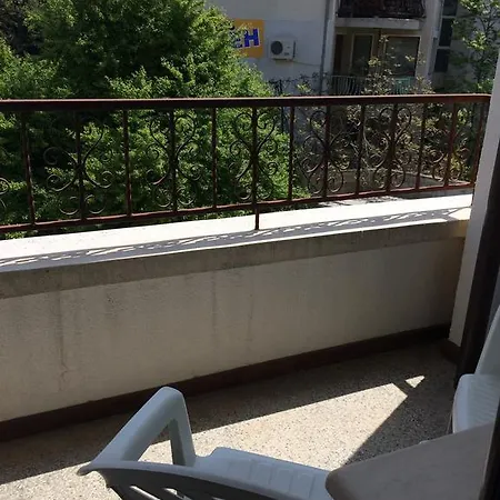 Under The Walnut Tree Apartament *